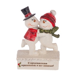 Снежни човечета с надпис С приятели празника е по-светъл!