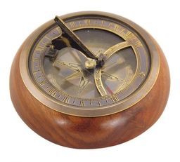 Слънчев часовник с компас на дървена основа, Ретро подарък за мъж