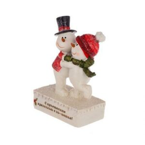 Снежни човечета с надпис С приятели празника е по-светъл!