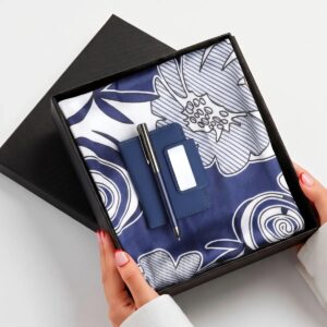 Дамски комплект Design Blue, елегантен шал, картодържател и химикалка