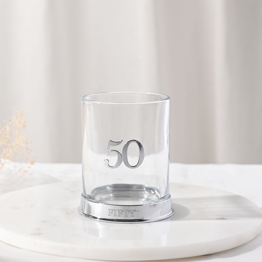 Юбилейна чаша за уиски Celebrations® Milestones, с 3D число 50 – подарък за 50-годишнина - Image 2